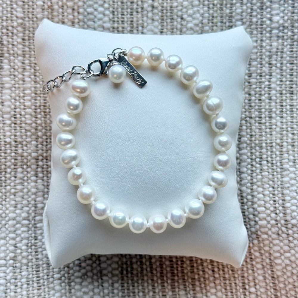Vantel Pearls “Simply Classic” Pearl Bracelet High Luster Hand Knotted Matched